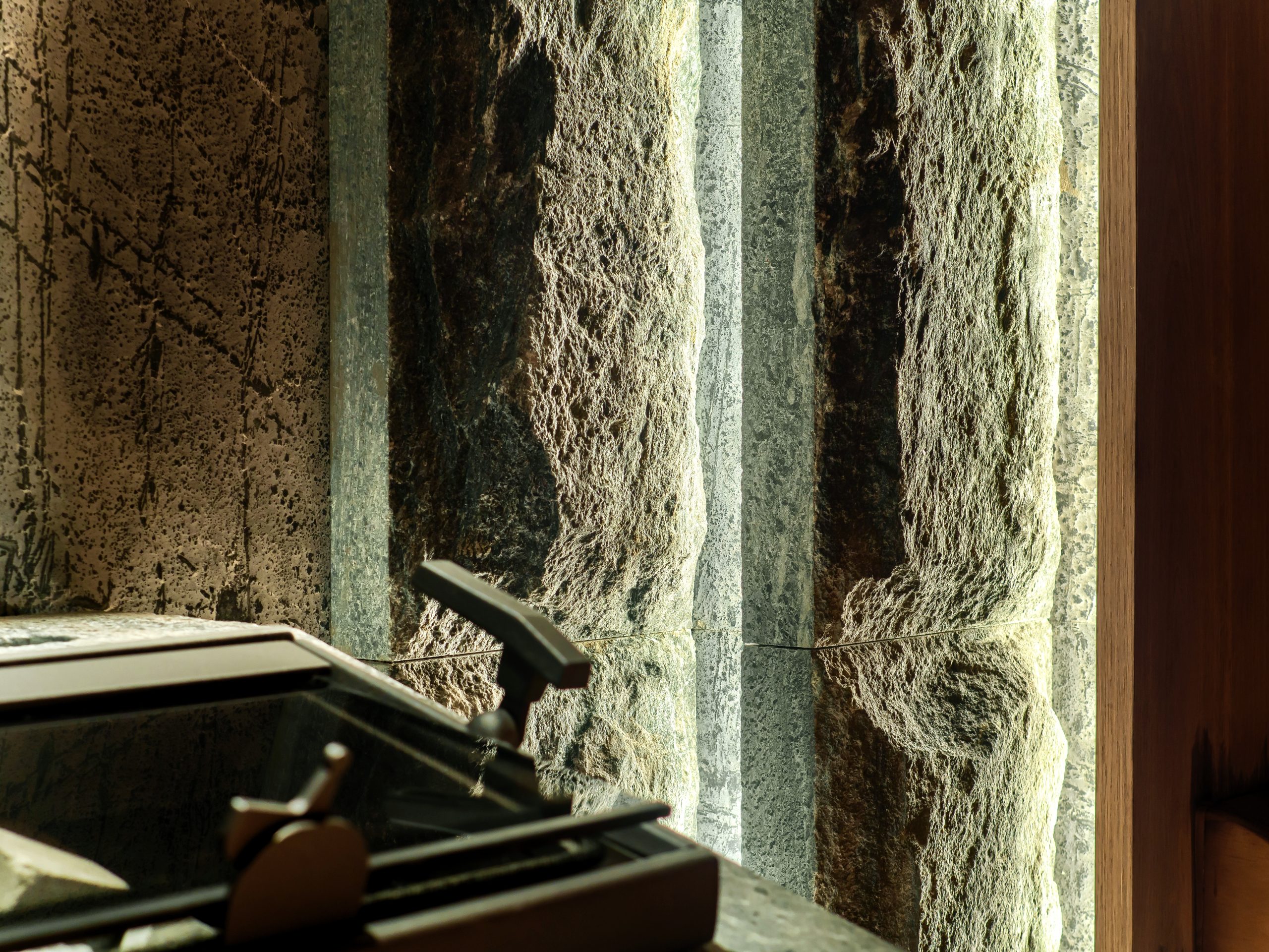 Дровяная печь с закрытой облицовкой 37 кВт, дверца сверху Tulikivi для бани и сауны — изображение 2